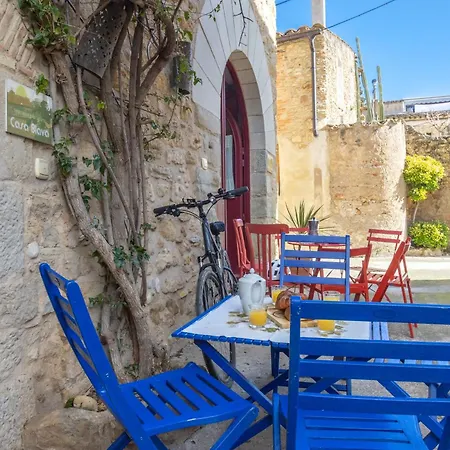 Casa Vermella I Blava Orriols